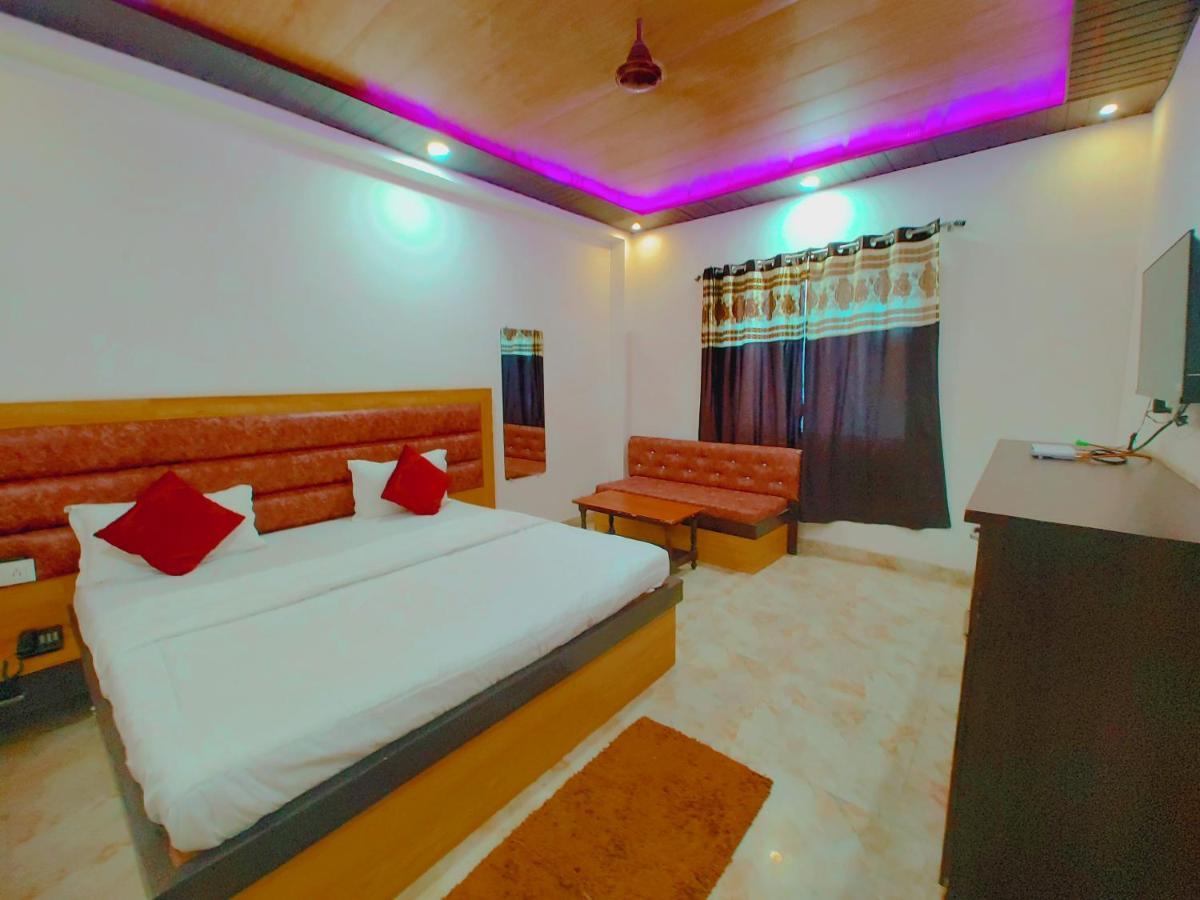 Elegance Hotel And Banquet Ayodhya ภายนอก รูปภาพ