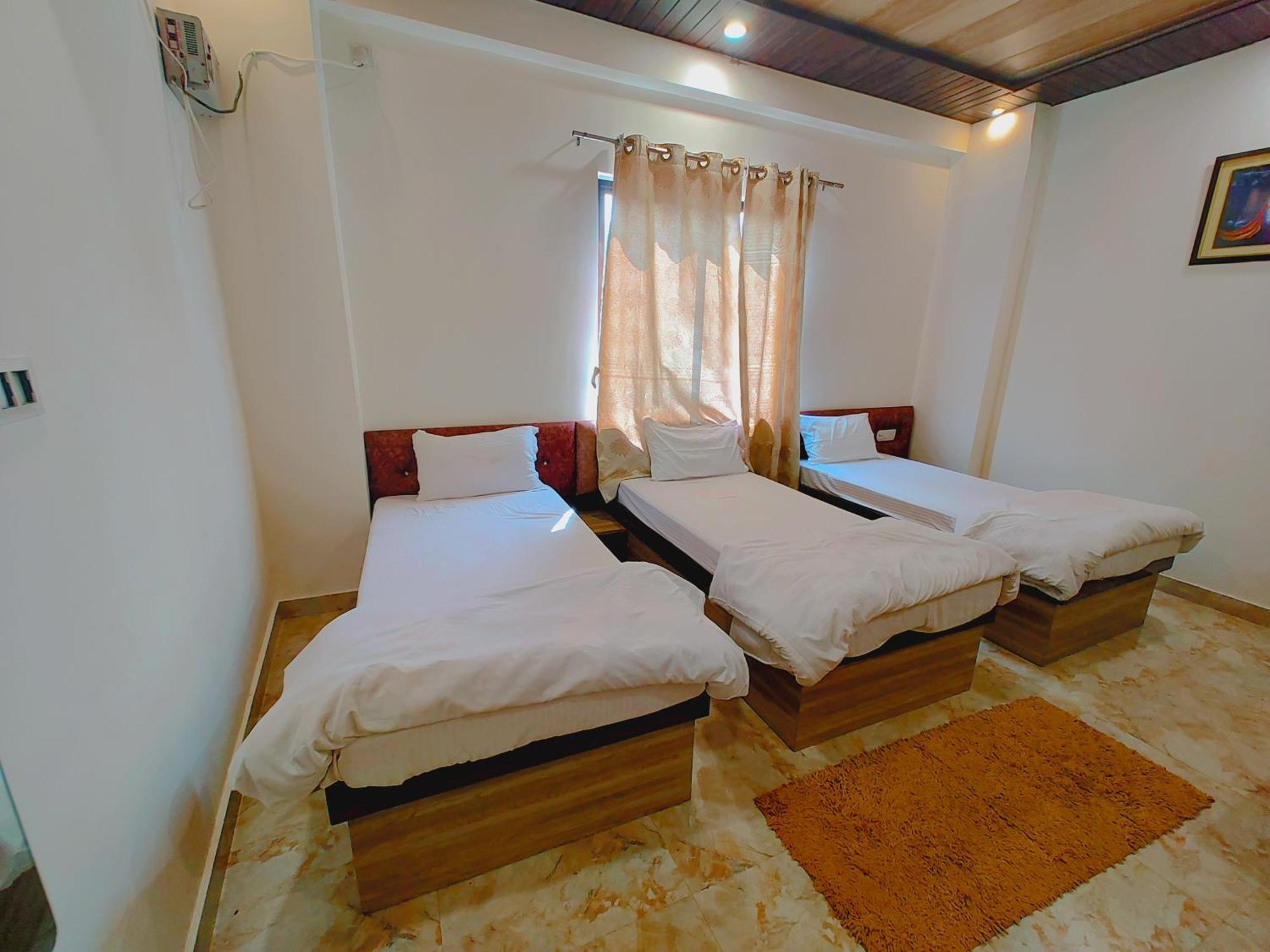 Elegance Hotel And Banquet Ayodhya ภายนอก รูปภาพ