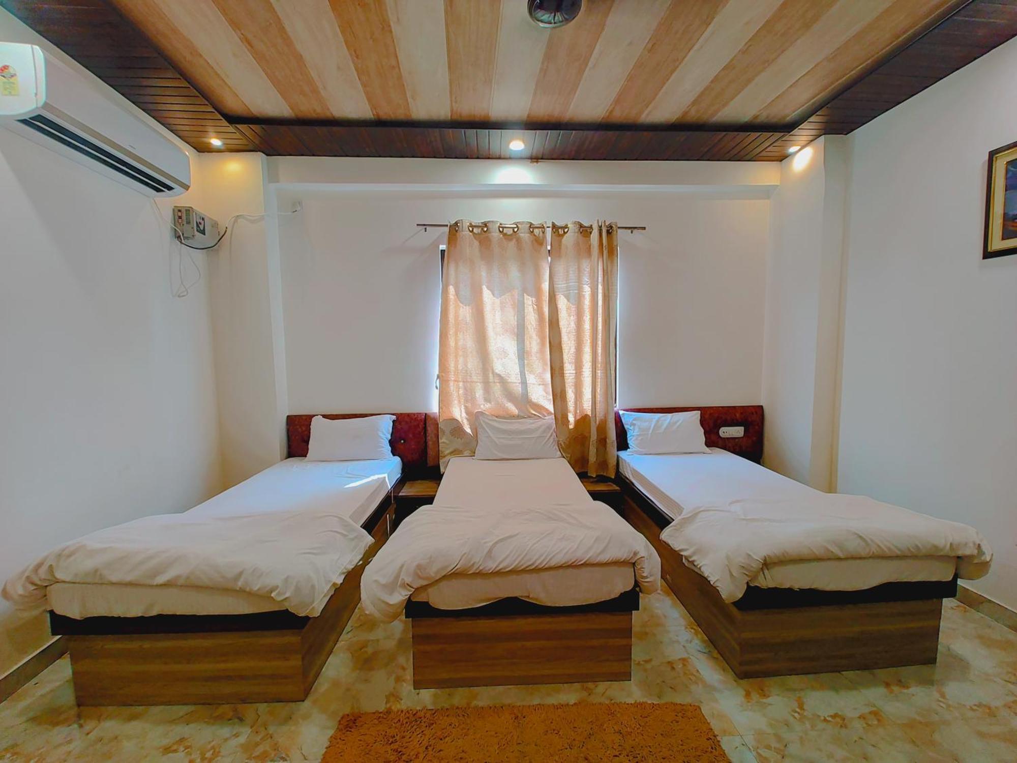 Elegance Hotel And Banquet Ayodhya ภายนอก รูปภาพ
