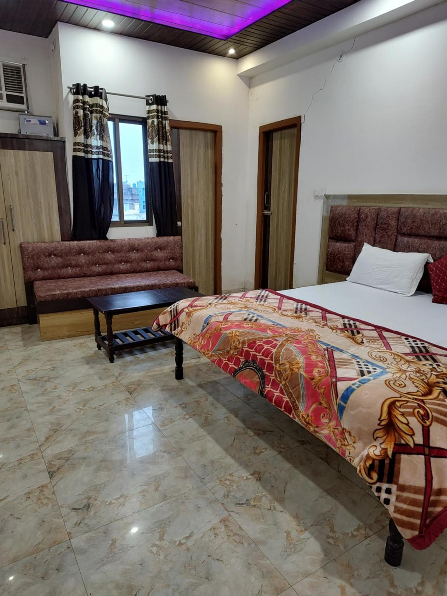 Elegance Hotel And Banquet Ayodhya ภายนอก รูปภาพ