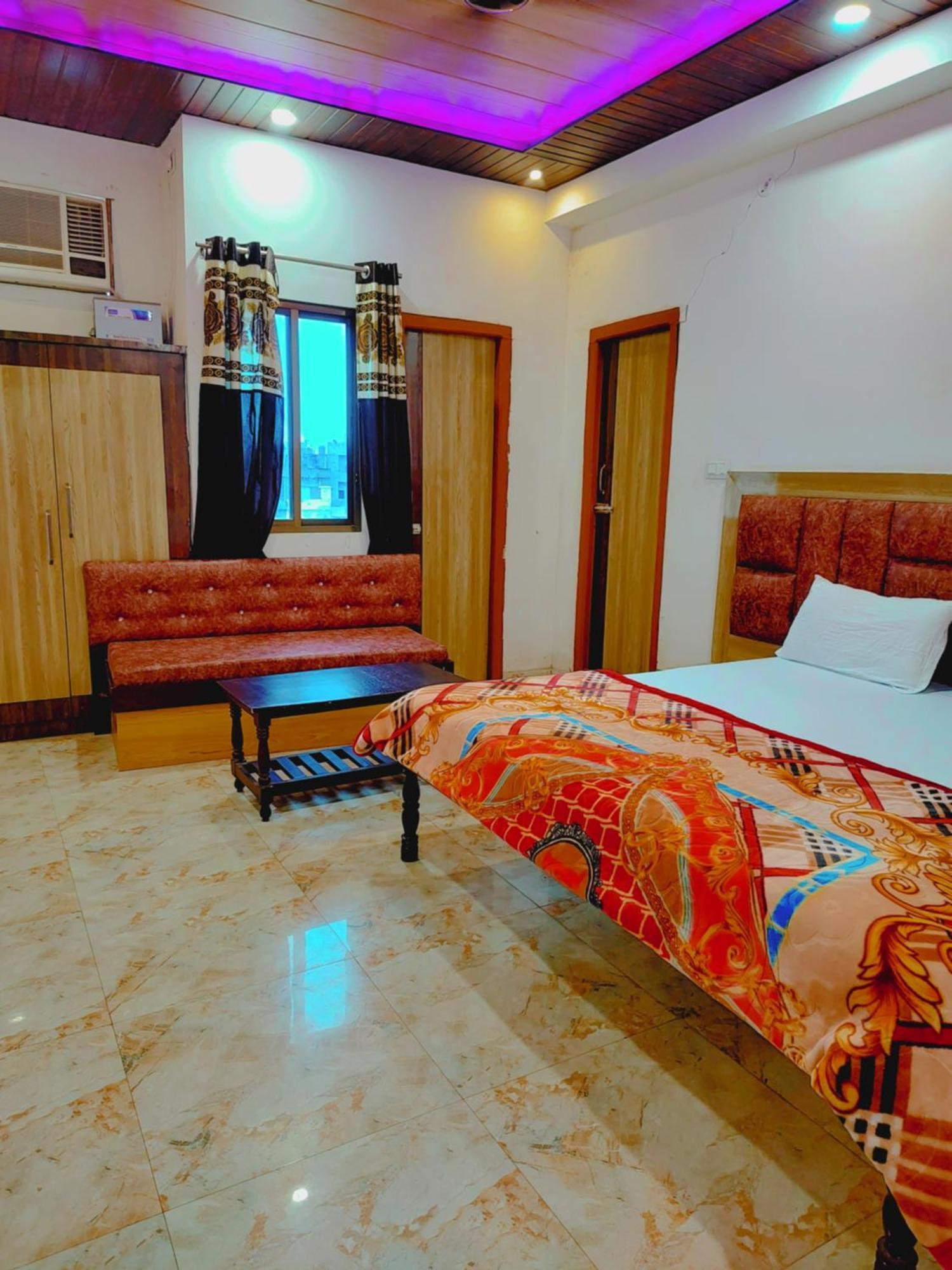 Elegance Hotel And Banquet Ayodhya ภายนอก รูปภาพ