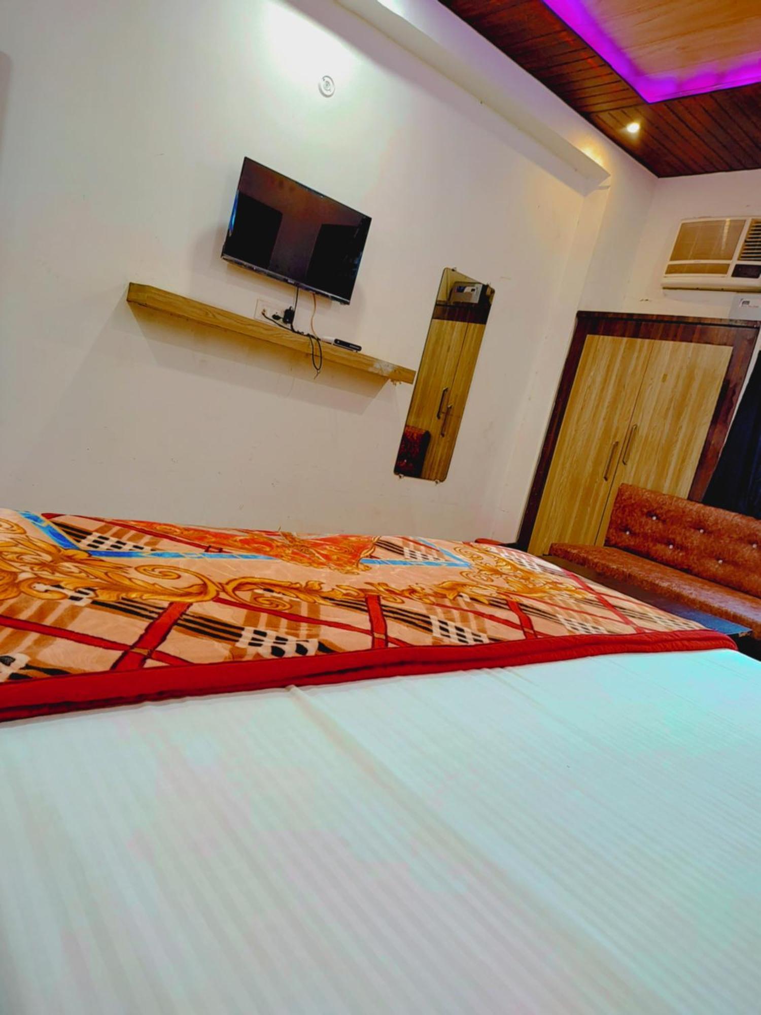 Elegance Hotel And Banquet Ayodhya ภายนอก รูปภาพ