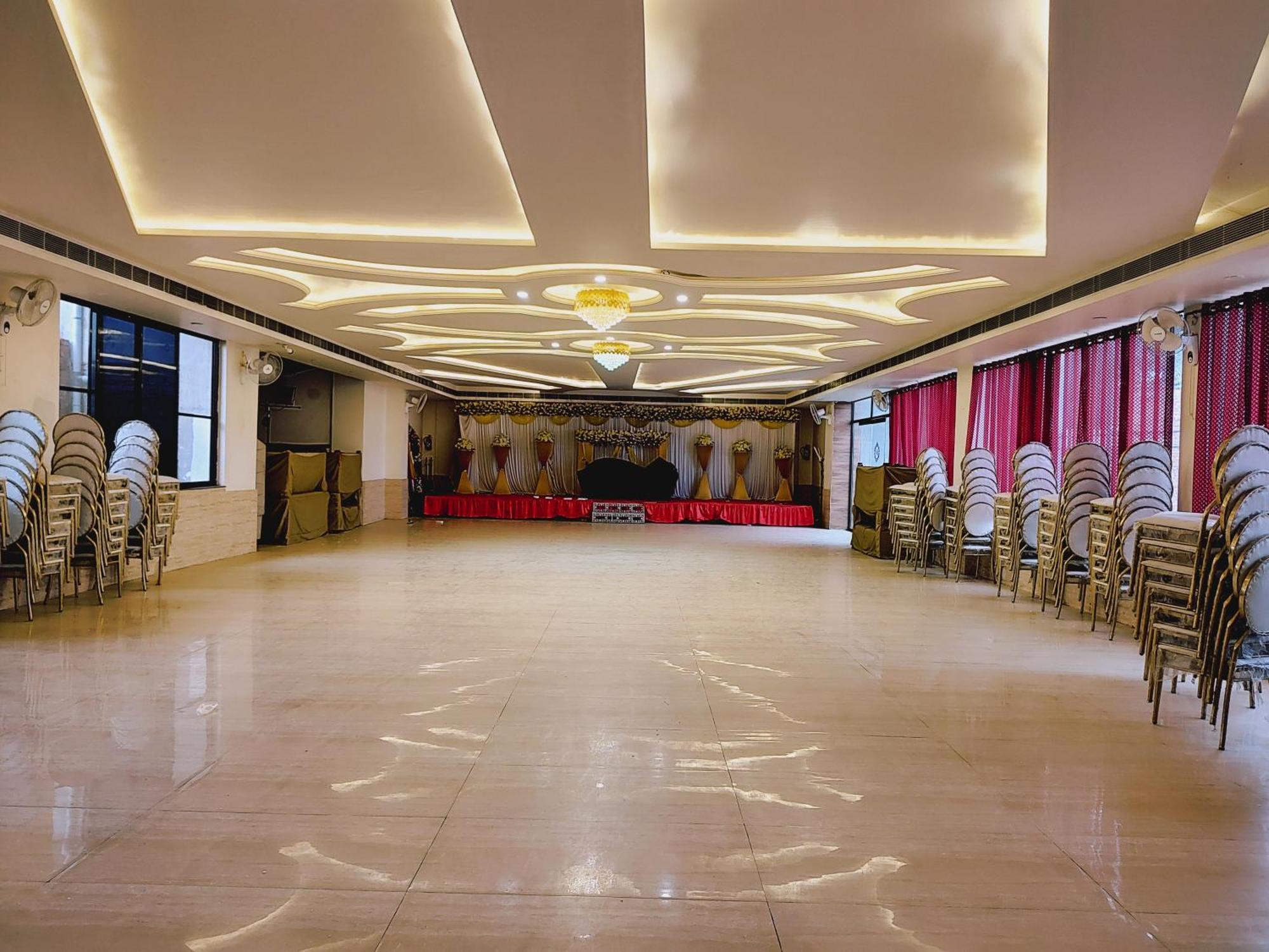 Elegance Hotel And Banquet Ayodhya ภายนอก รูปภาพ