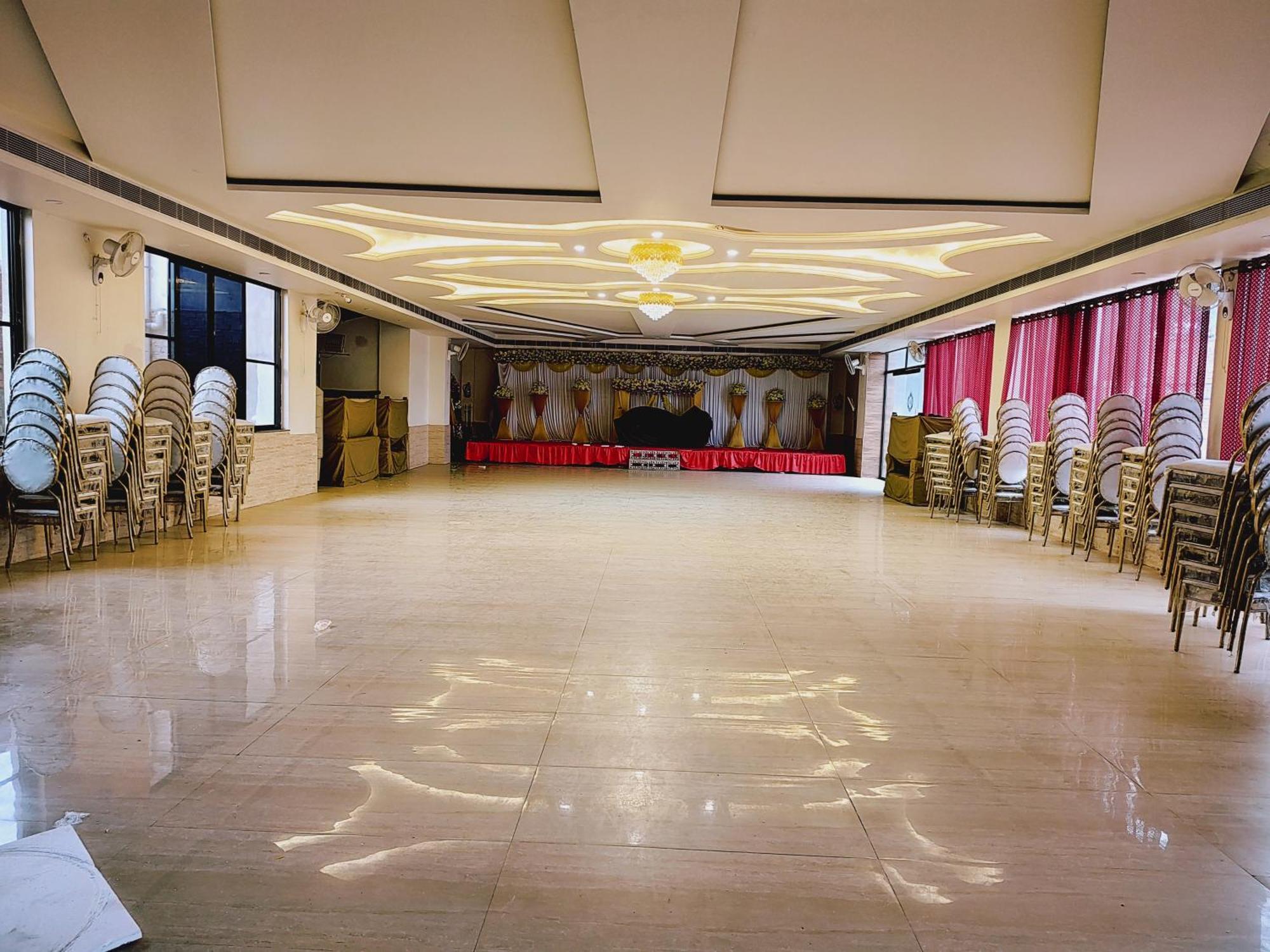 Elegance Hotel And Banquet Ayodhya ภายนอก รูปภาพ