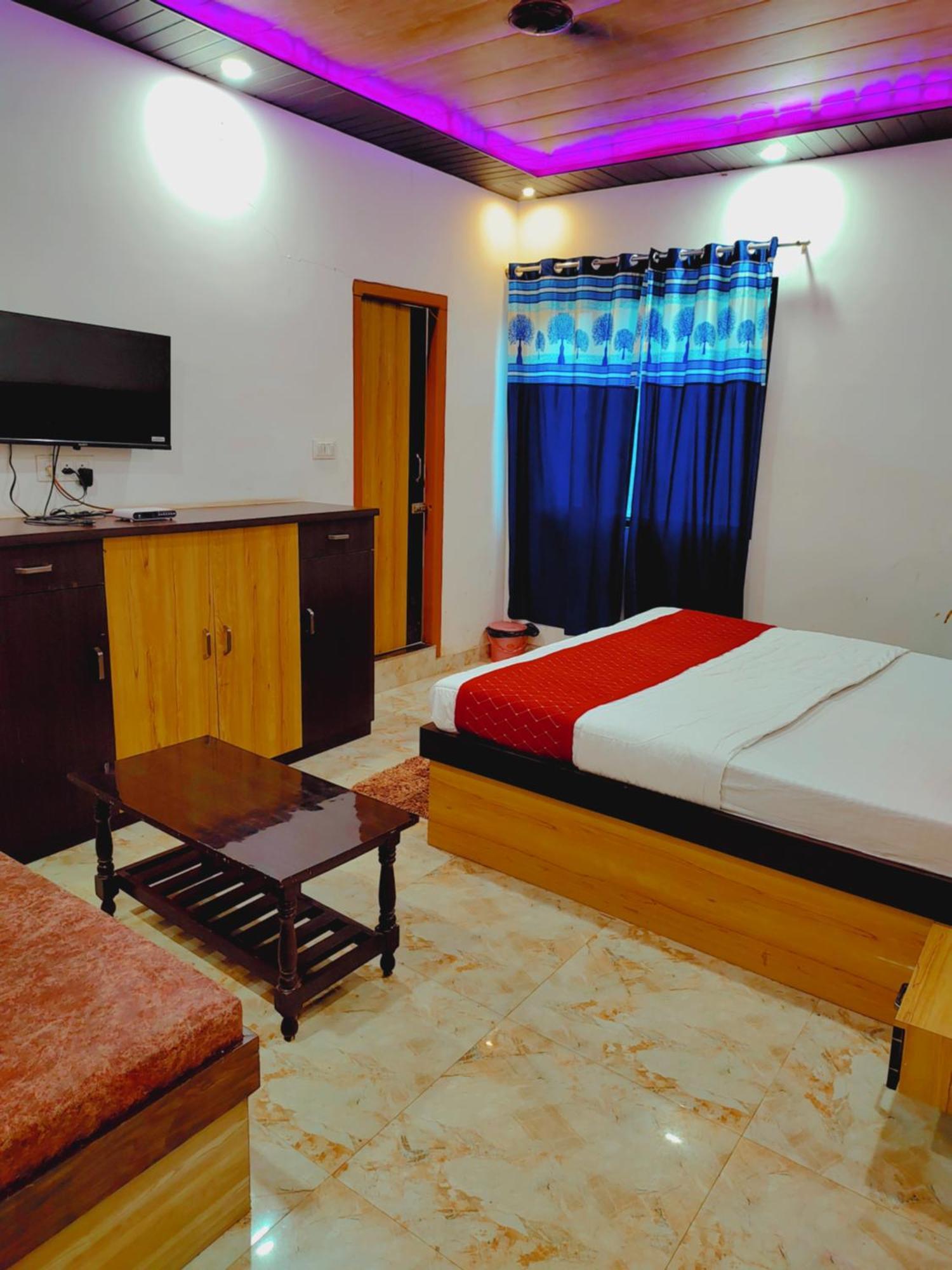 Elegance Hotel And Banquet Ayodhya ภายนอก รูปภาพ