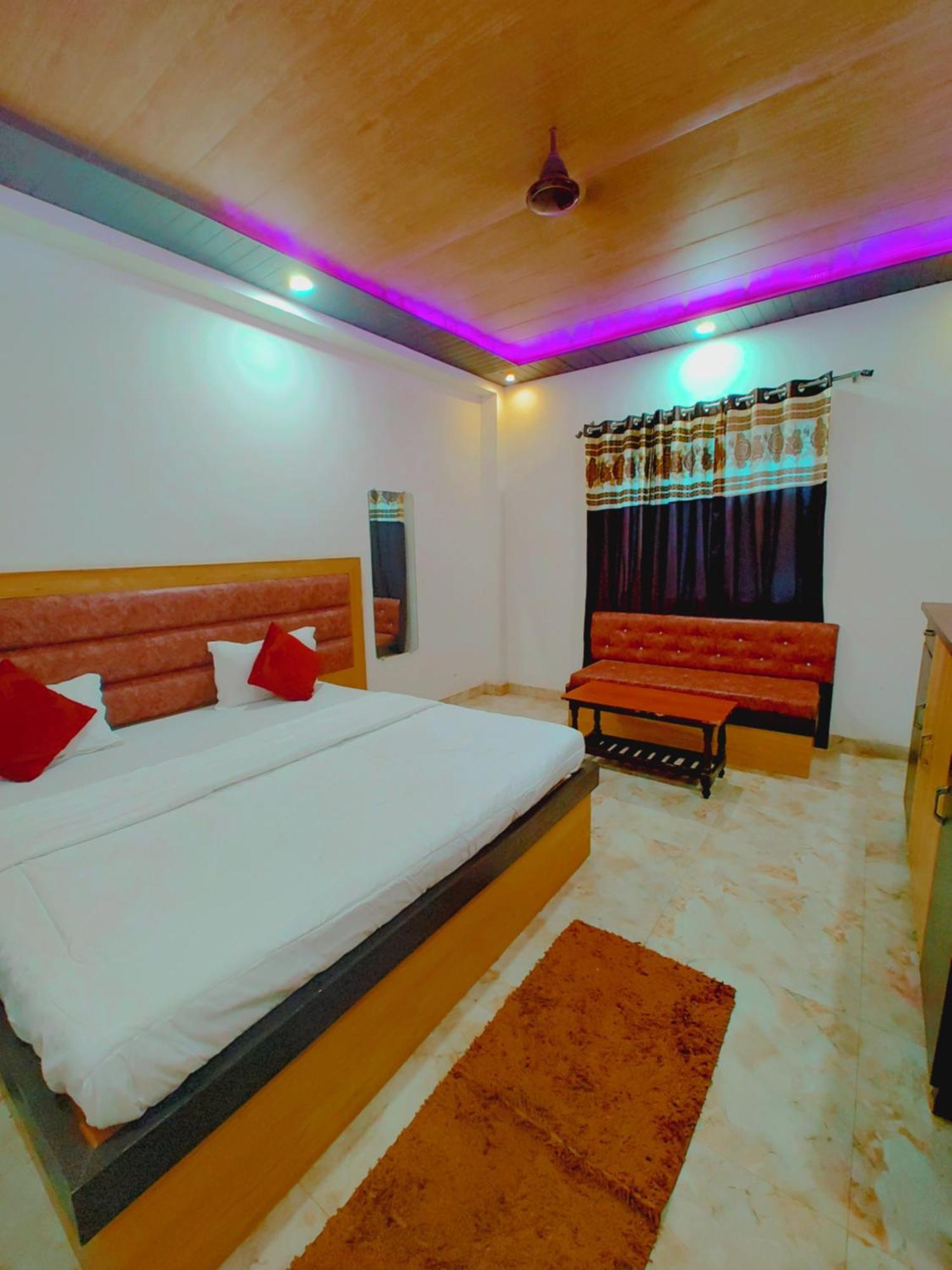 Elegance Hotel And Banquet Ayodhya ภายนอก รูปภาพ