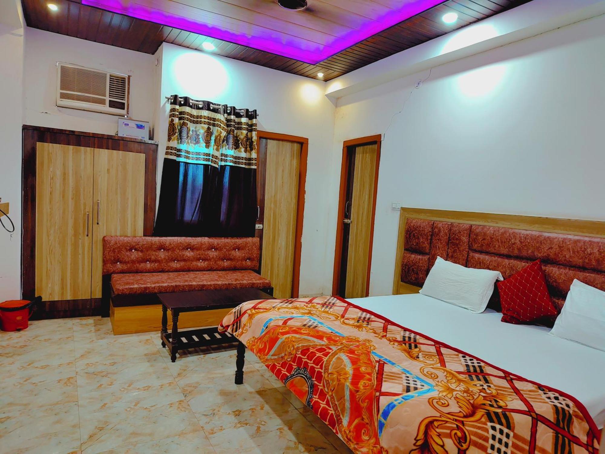 Elegance Hotel And Banquet Ayodhya ภายนอก รูปภาพ