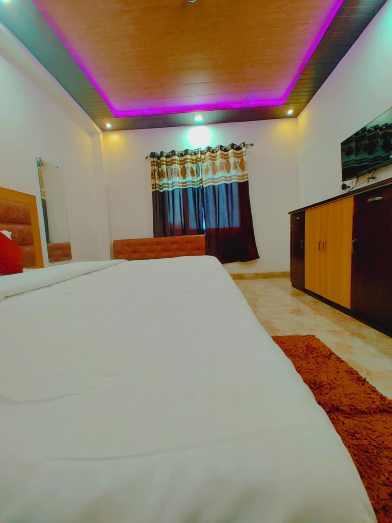 Elegance Hotel And Banquet Ayodhya ภายนอก รูปภาพ