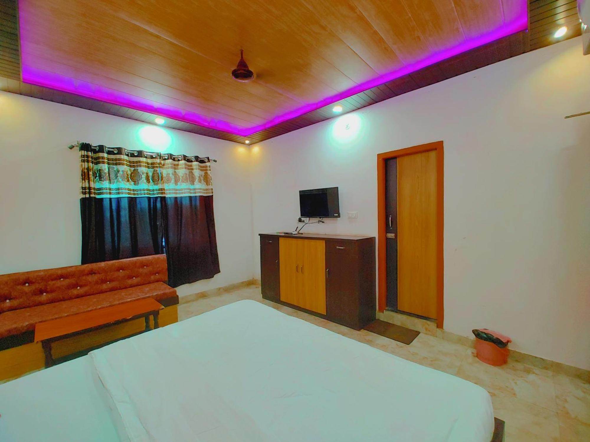 Elegance Hotel And Banquet Ayodhya ภายนอก รูปภาพ