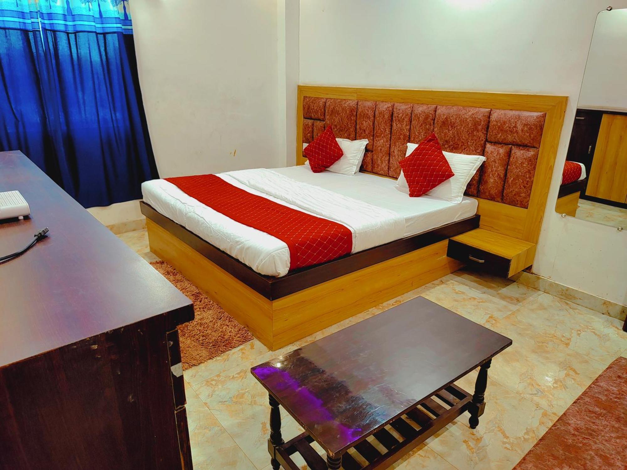 Elegance Hotel And Banquet Ayodhya ภายนอก รูปภาพ
