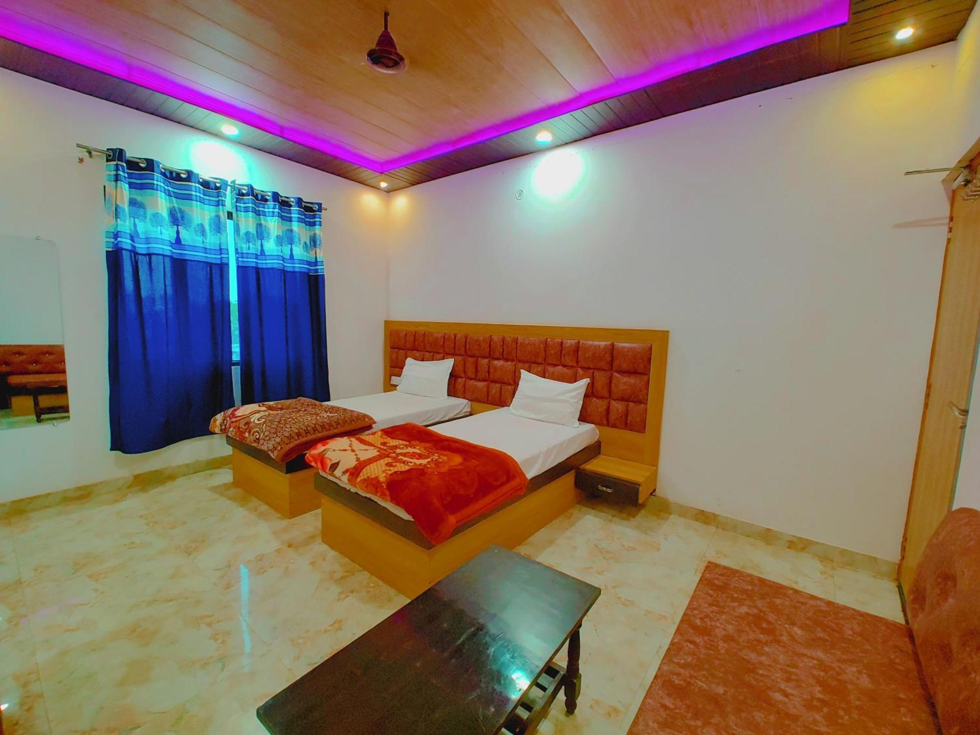 Elegance Hotel And Banquet Ayodhya ภายนอก รูปภาพ