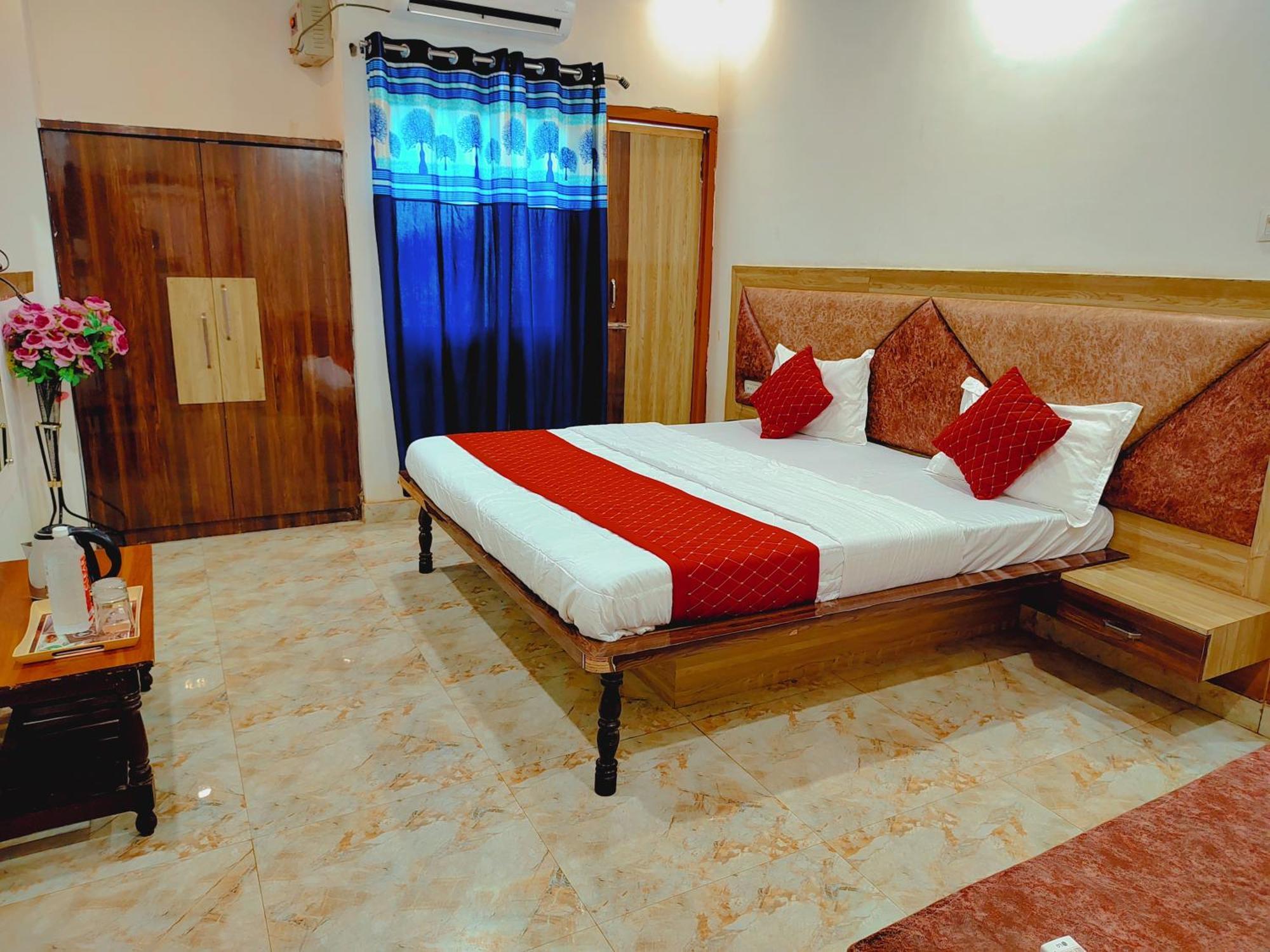 Elegance Hotel And Banquet Ayodhya ภายนอก รูปภาพ