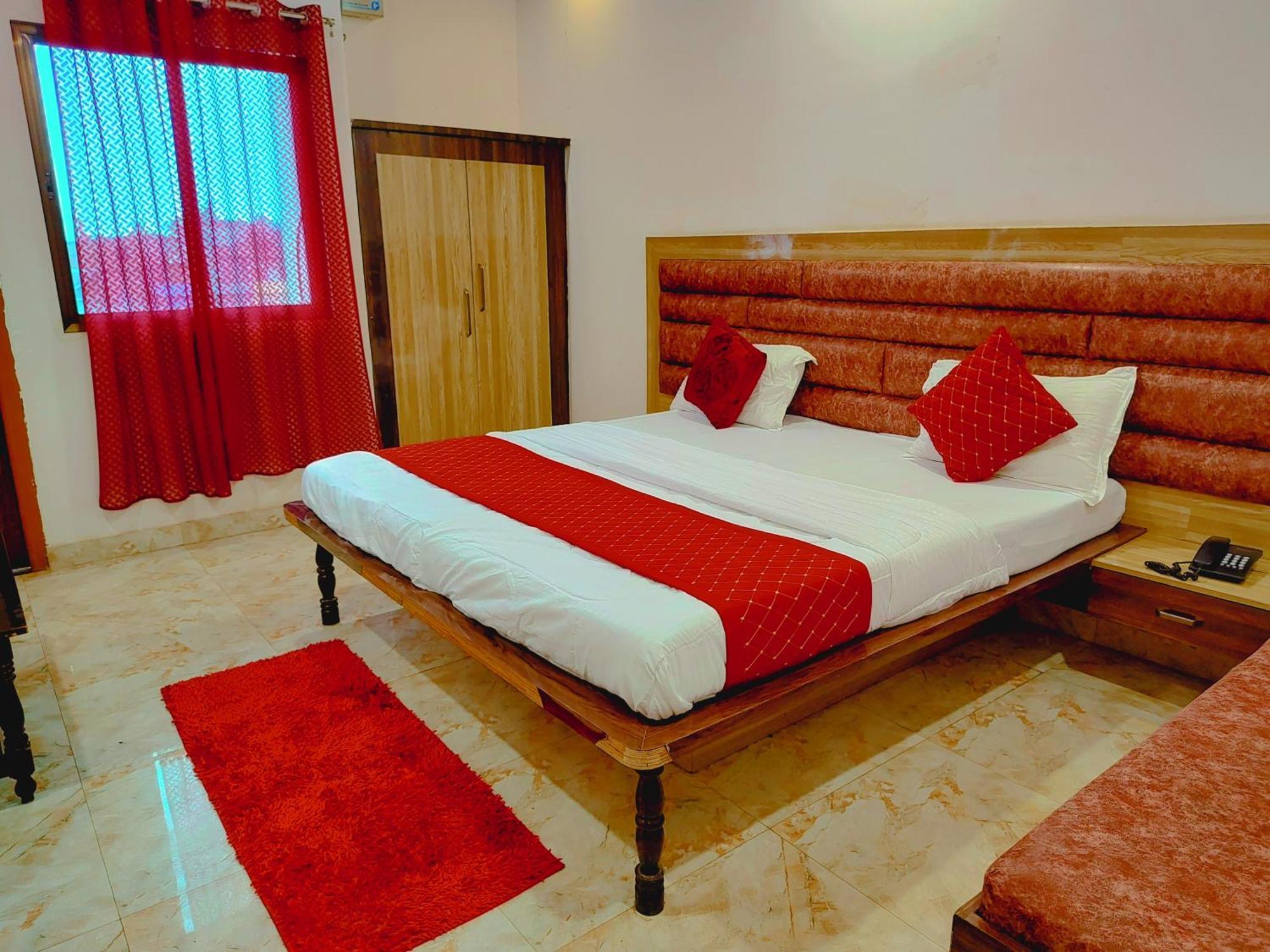 Elegance Hotel And Banquet Ayodhya ภายนอก รูปภาพ