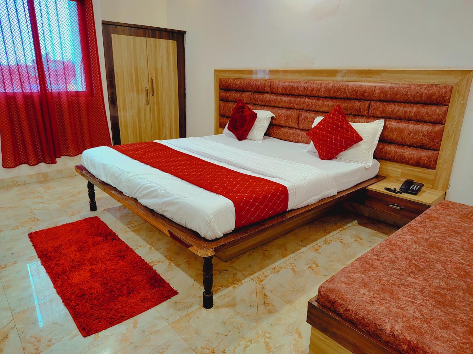 Elegance Hotel And Banquet Ayodhya ภายนอก รูปภาพ