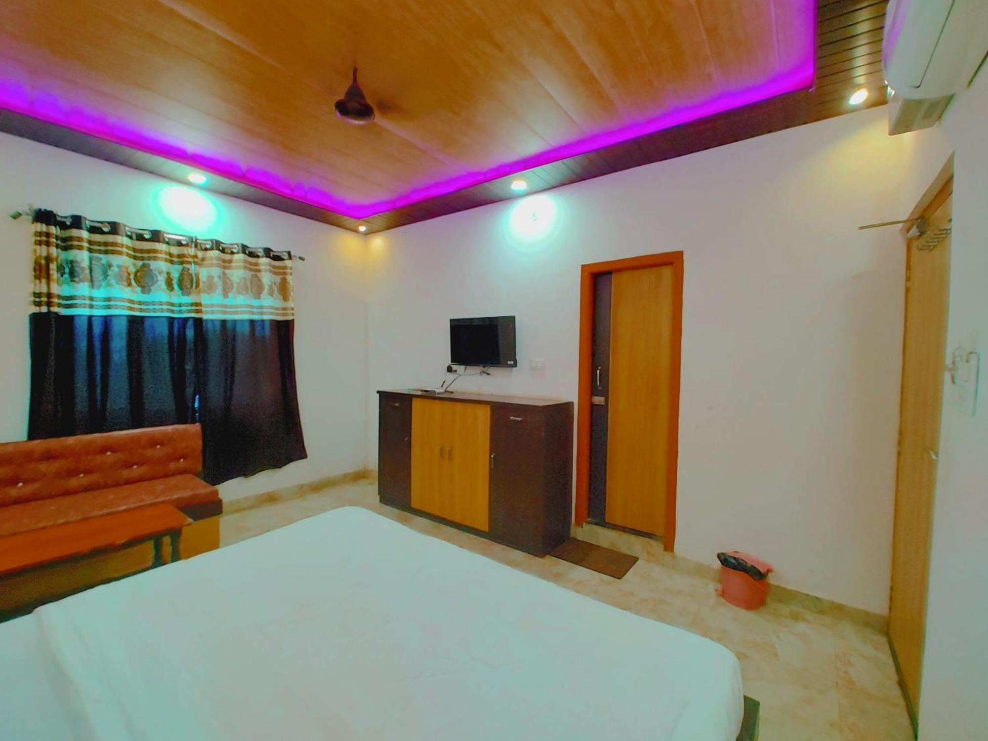 Elegance Hotel And Banquet Ayodhya ภายนอก รูปภาพ
